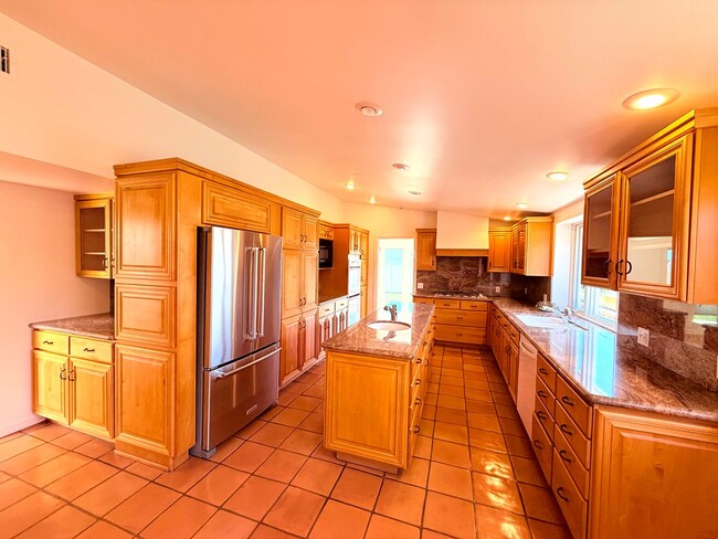 Building Photo - Fantastic Single Story 3 bed - 3 bath with backyard in Malibu - Topanga Beach Area