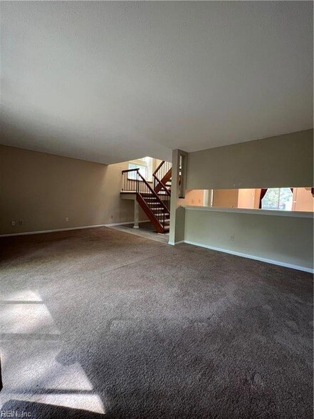 Building Photo - 4396 Silverleaf Dr