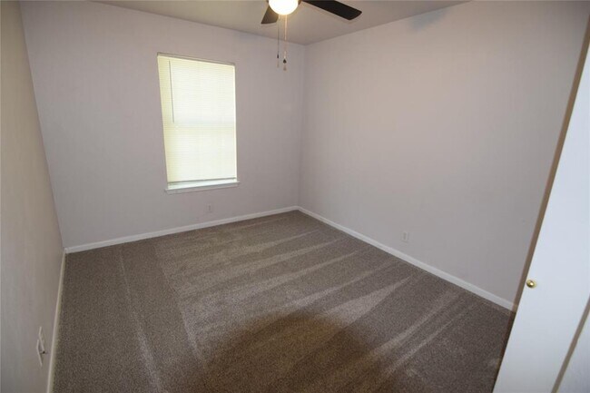 Building Photo - 380 Zebra Dr