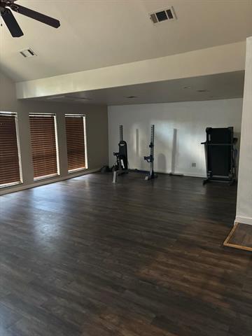 Building Photo - 604 Oak Meadow Dr