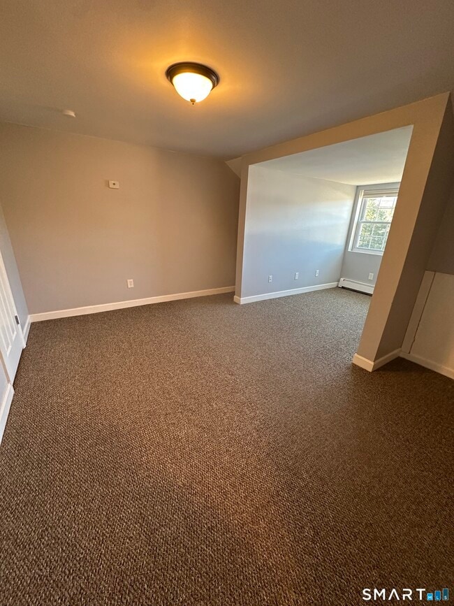 Building Photo - 1693 Litchfield Turnpike