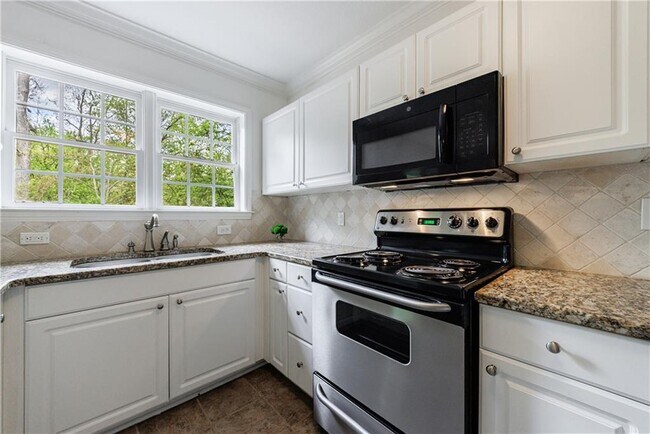 Building Photo - 115 Peachtree Memorial Dr NW