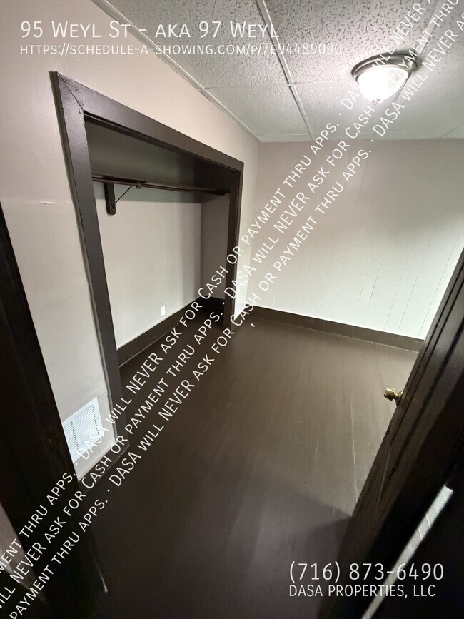 Building Photo - 95 Weyl St