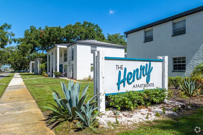 Primary Photo - The Henry Apartments