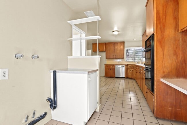 Building Photo - Spacious Whittier Home