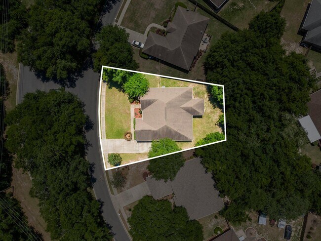 Building Photo - 208 Foxchase Way