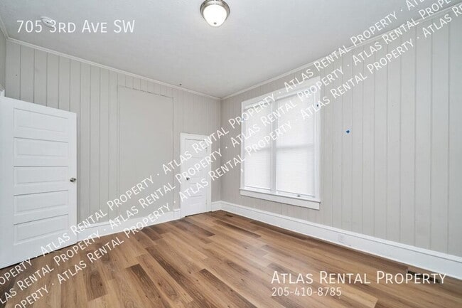 Building Photo - 705 3rd Ave SW