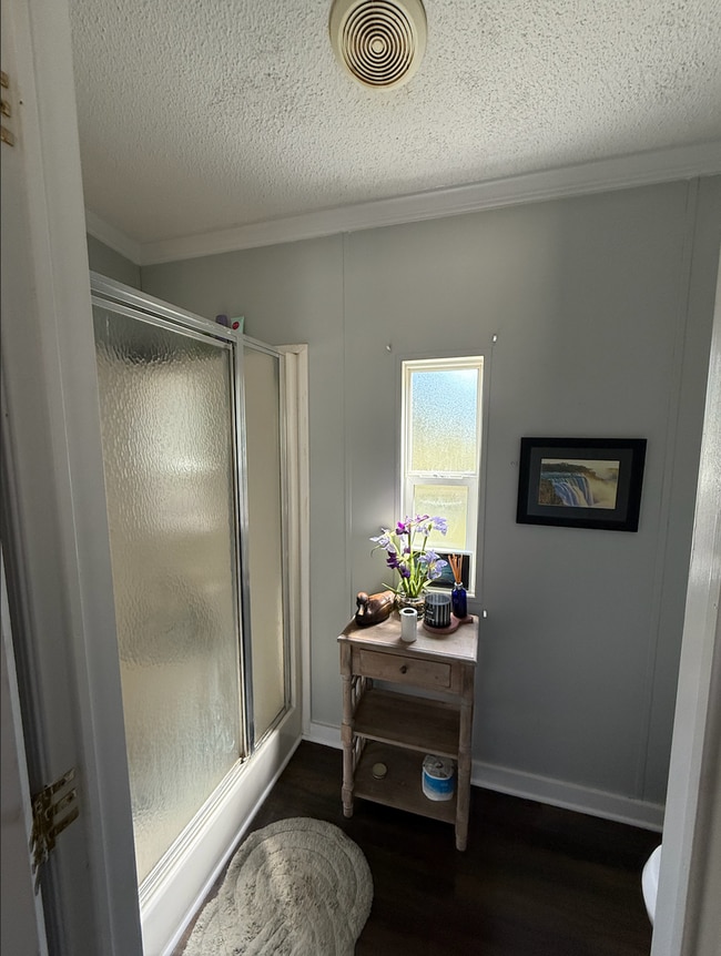 Building Photo - Updated Country Home – 3 Bed, 2 Bath – 2,5...