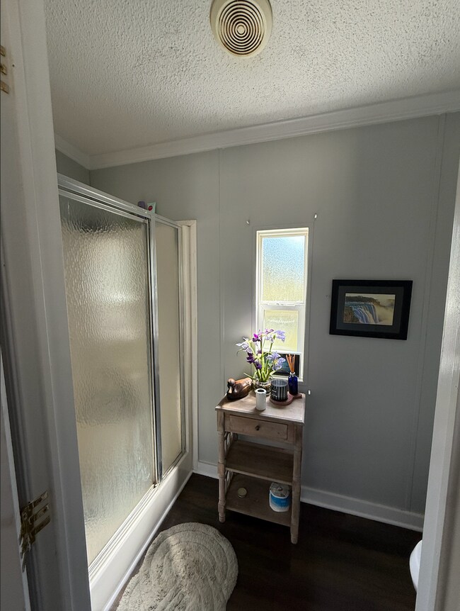 Building Photo - Updated Country Home – 3 Bed, 2 Bath – 2,500 Sq Ft with Fenced Yard & Spacious Porches