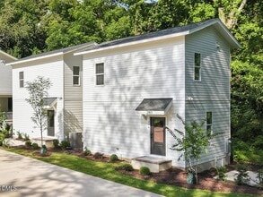 Building Photo - 2819 Wilcox Pl