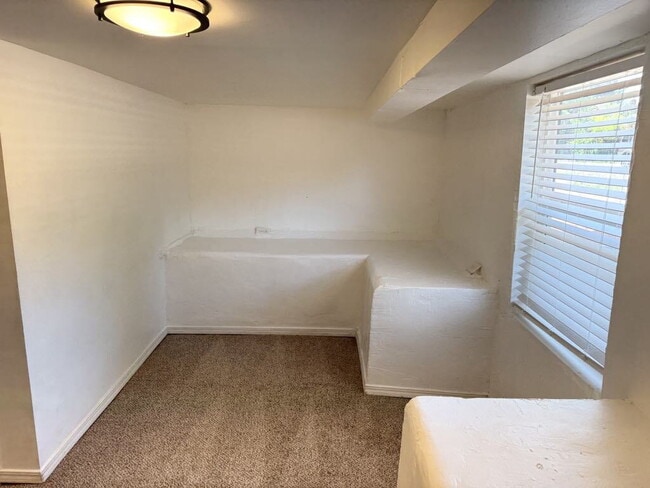 Building Photo - "Charming 2-Bed Apartment with ALL UTILITIES INCLUDED!! – Cozy Comfort Awaits!"