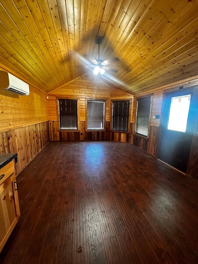 Building Photo - CABIN - Brock ISD - HORSES WELCOME