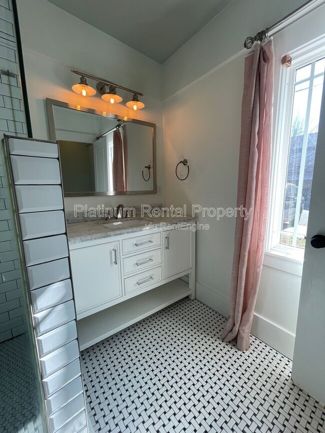 Building Photo - 301 Fletcher St SW