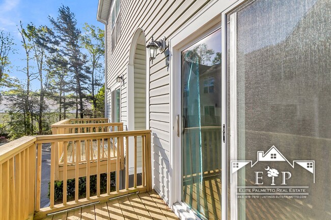 Building Photo - Charming Townhouse Near the Heart of Charleston – Comfort & Convenience in One!