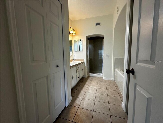 Building Photo - 1350 Chatfield Pl
