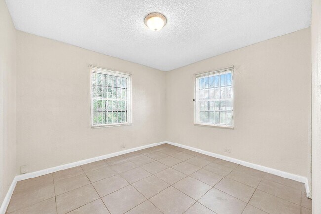 Building Photo - 15710 NW 19th Ave