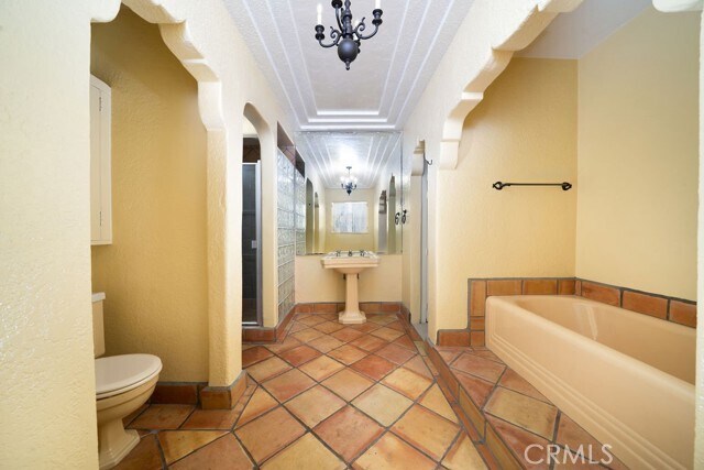 Building Photo - 8 S 36th Pl