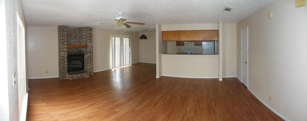 Building Photo - 1701 Cedarview Cir