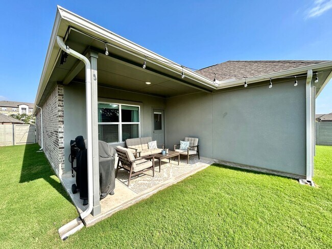 Building Photo - 3/BR 2/BA Home with Modern Comforts and a ...