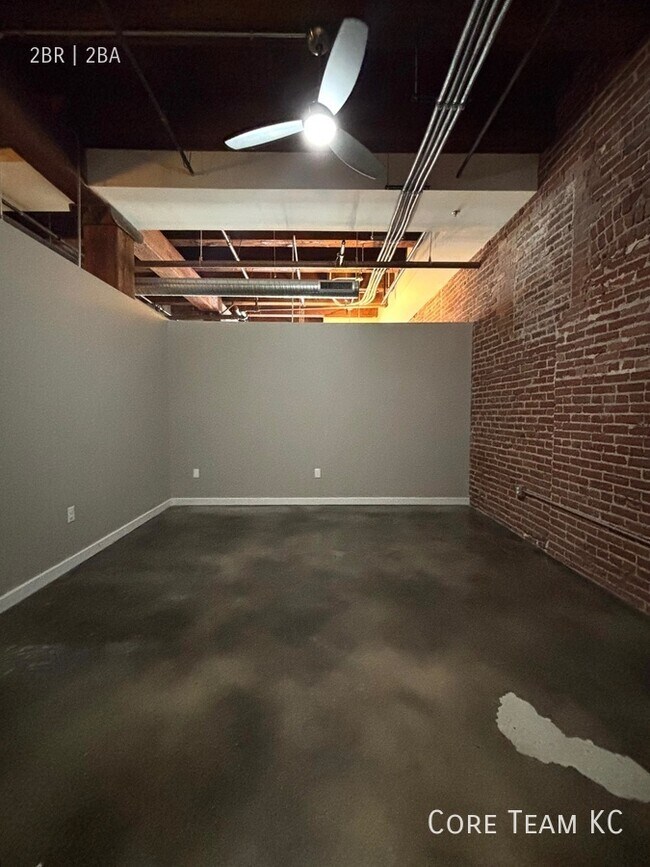 Building Photo - 204 Walnut St
