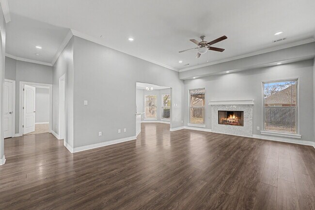 Building Photo - "Discover Your Dream Home: Spacious 4-Bedroom Retreat in Rogers, AR!"