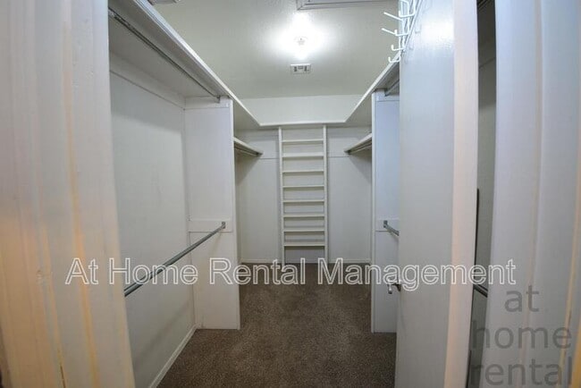 Building Photo - 8316 S Pittsburg Ave