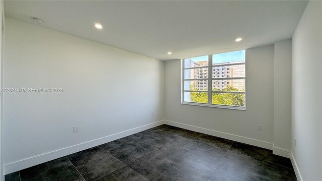Building Photo - 2780 NE 183rd St