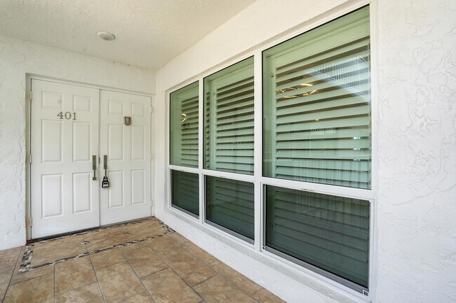 Building Photo - 9517 Gulf Shore Dr