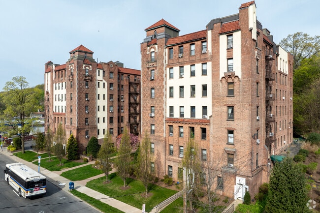 Primary Photo - Hartsdale Gardens