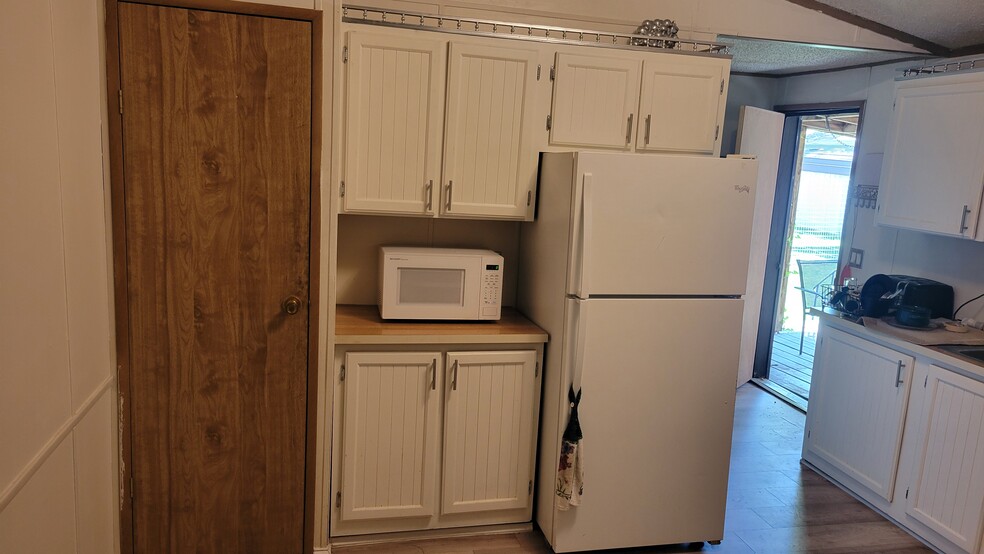 Kitchen with microwave and gas stove - 4200 Cornhusker Hwy