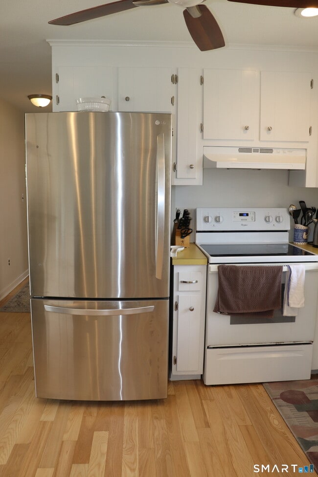 Building Photo - 14 Leeway Dr