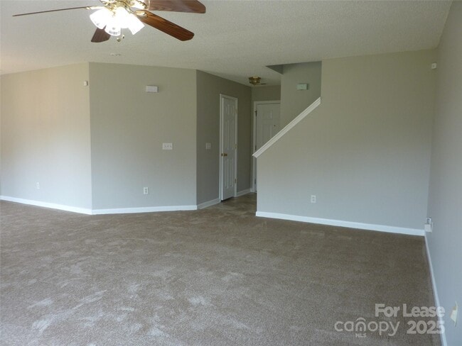 Building Photo - 8841 Laurel Run Dr