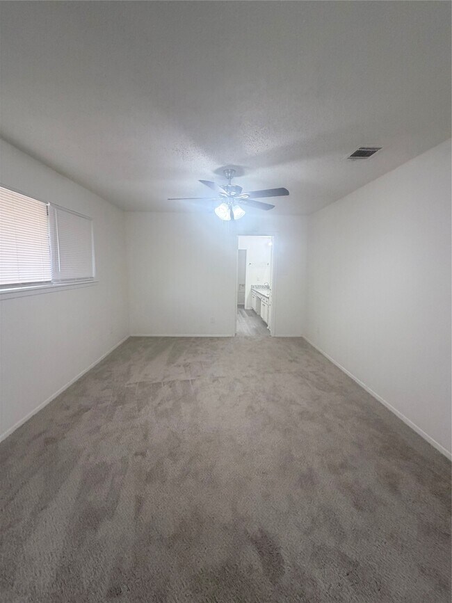 Building Photo - 8119 Knightwood Forest Dr