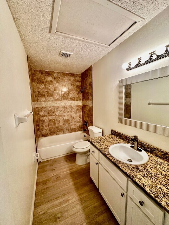 Building Photo - 313 Dirksen Dr