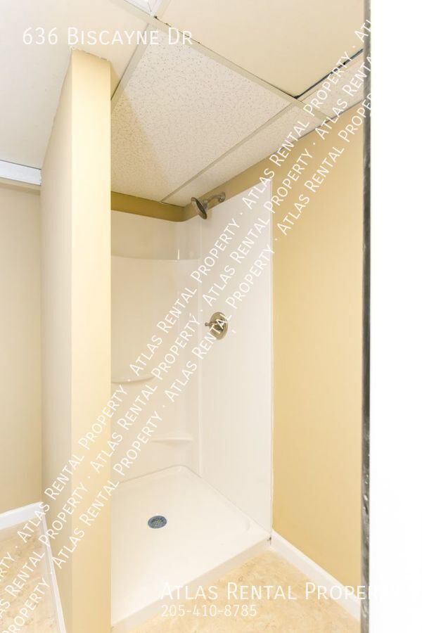 Building Photo - 636 Biscayne Dr
