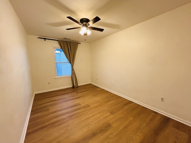 Building Photo - 5607 Gates Landing Rd