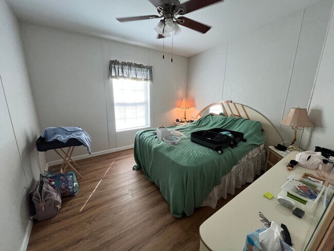 Building Photo - Spacious 4-Bedroom, 2-Bath Manufactured Home for Rent in Mayo, FL – 2350 Sq Ft