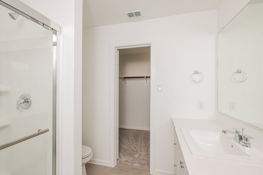 Building Photo - 1223 Maple St