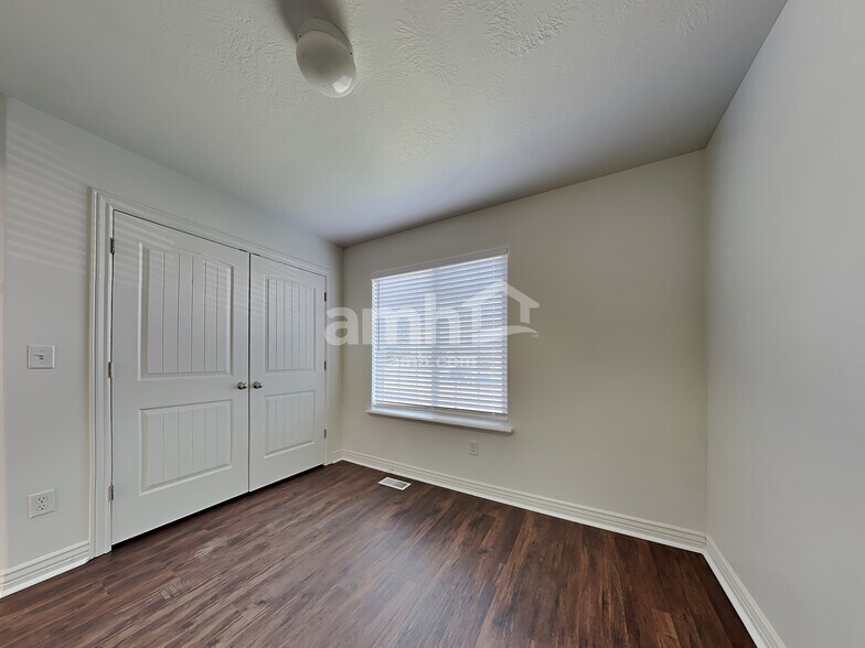 Building Photo - 3672 Nairn Dr