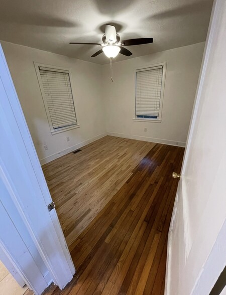 back bedroom - 52 Yeadon Ave