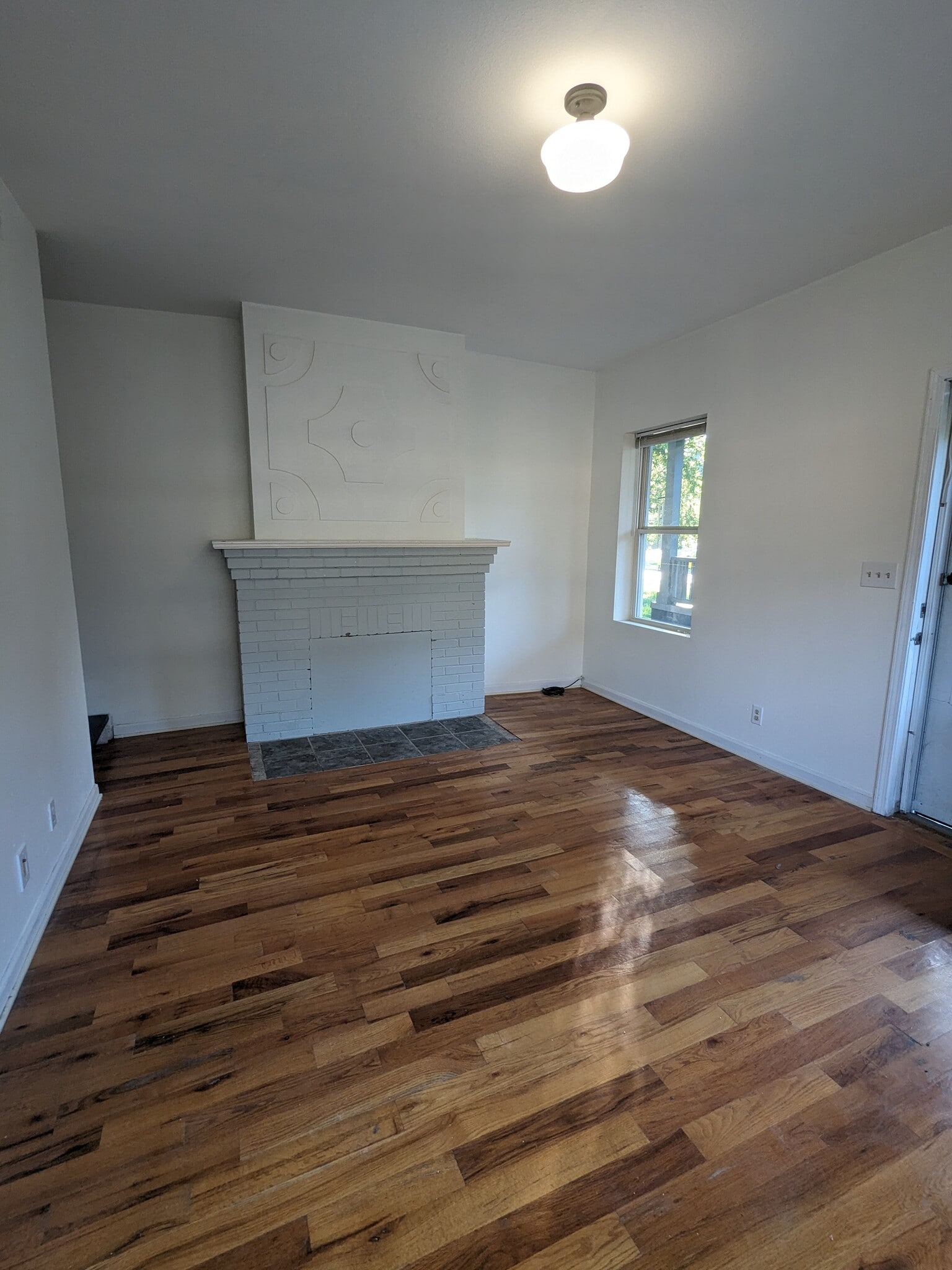 Living room - 3204 E 5th Ave
