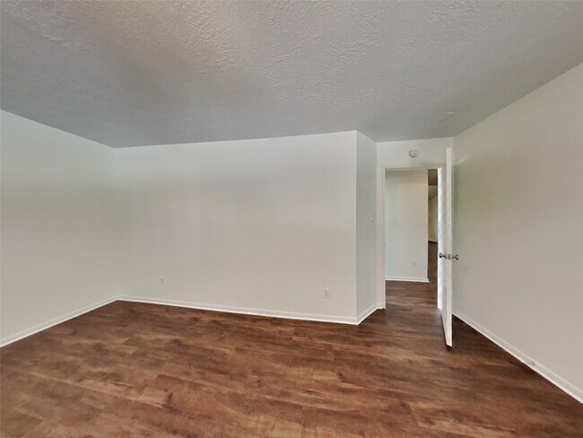 Building Photo - 622 Oak Hill Dr