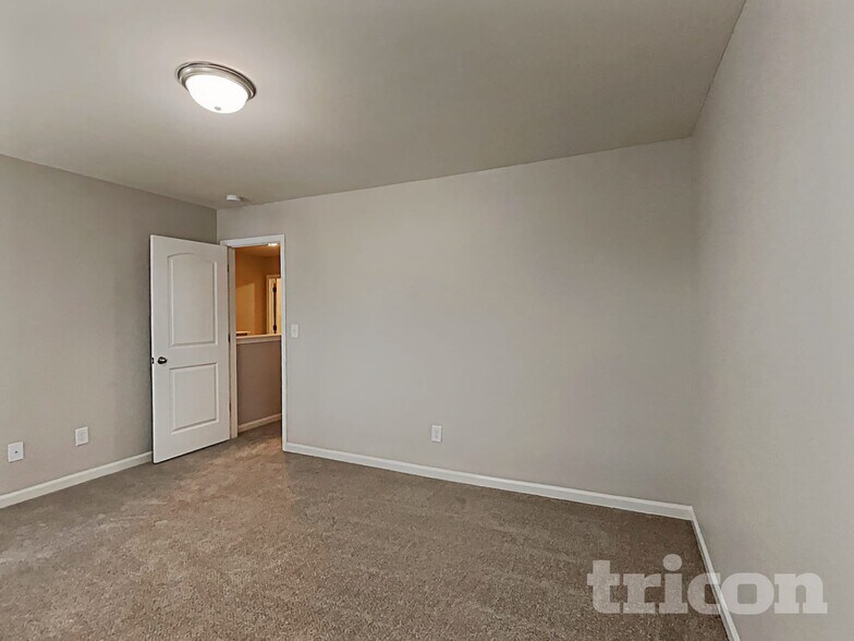 Building Photo - 135 Coddington Ln