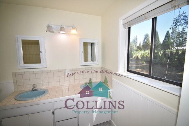 Building Photo - 11071 Cedar Ridge Dr