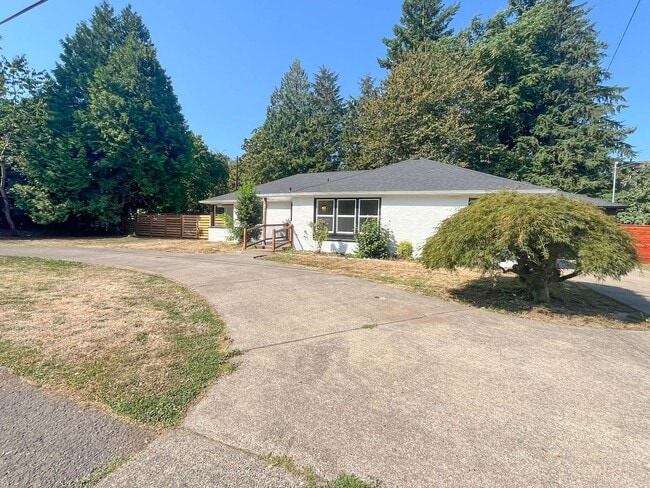 Building Photo - Charming NE Portland Apartment Near Parks, Shops & Transit