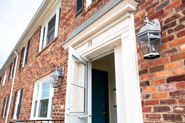 Building Photo - 118 Hessian Hills Ridge