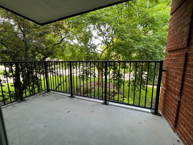 balcony - 120 N Lincoln Ln