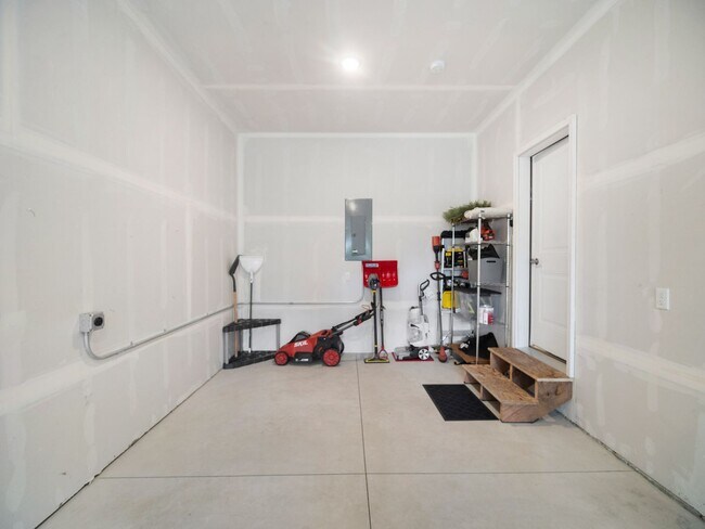 Building Photo - 3-Bedroom Home with Private Garage and Fen...