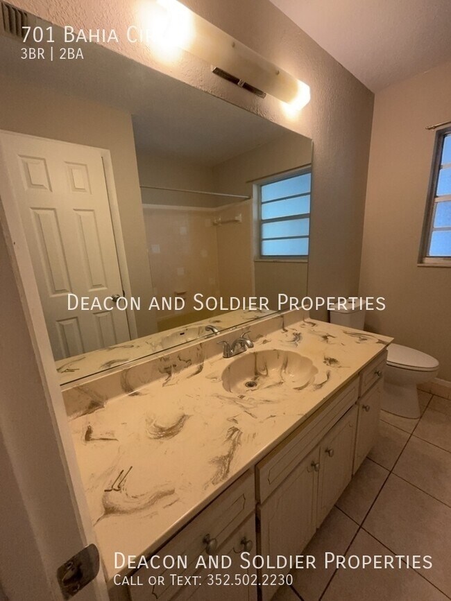 Building Photo - 701 Bahia Cir