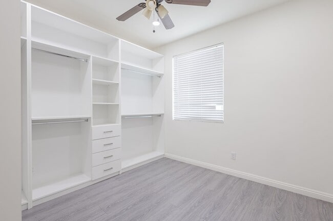 Building Photo - 16220 Retreat Ct